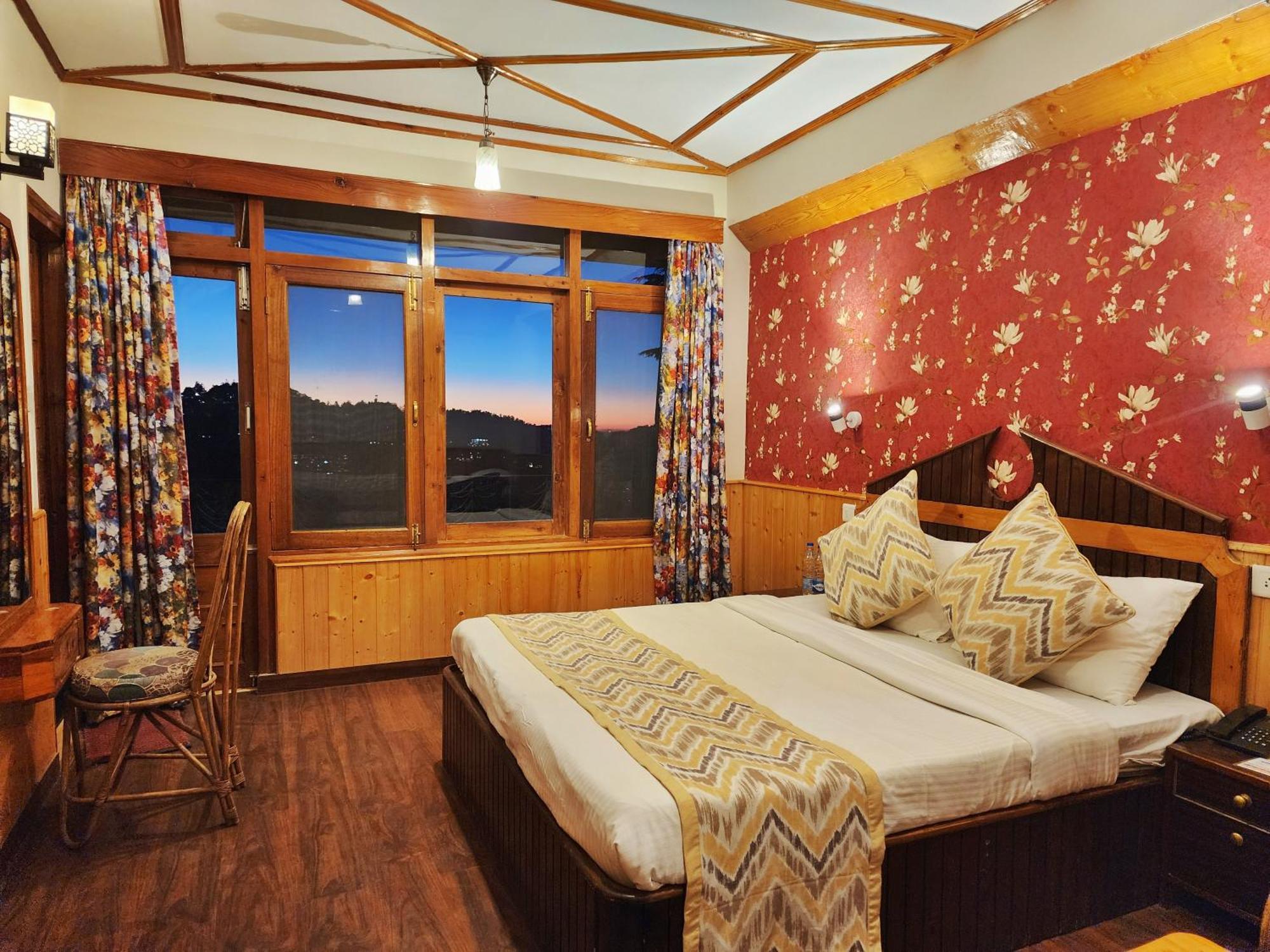 Hotel Pineview Shimla Exteriör bild