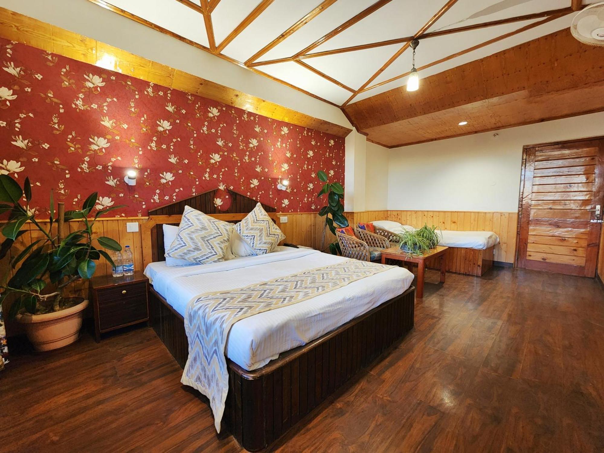 Hotel Pineview Shimla Exteriör bild