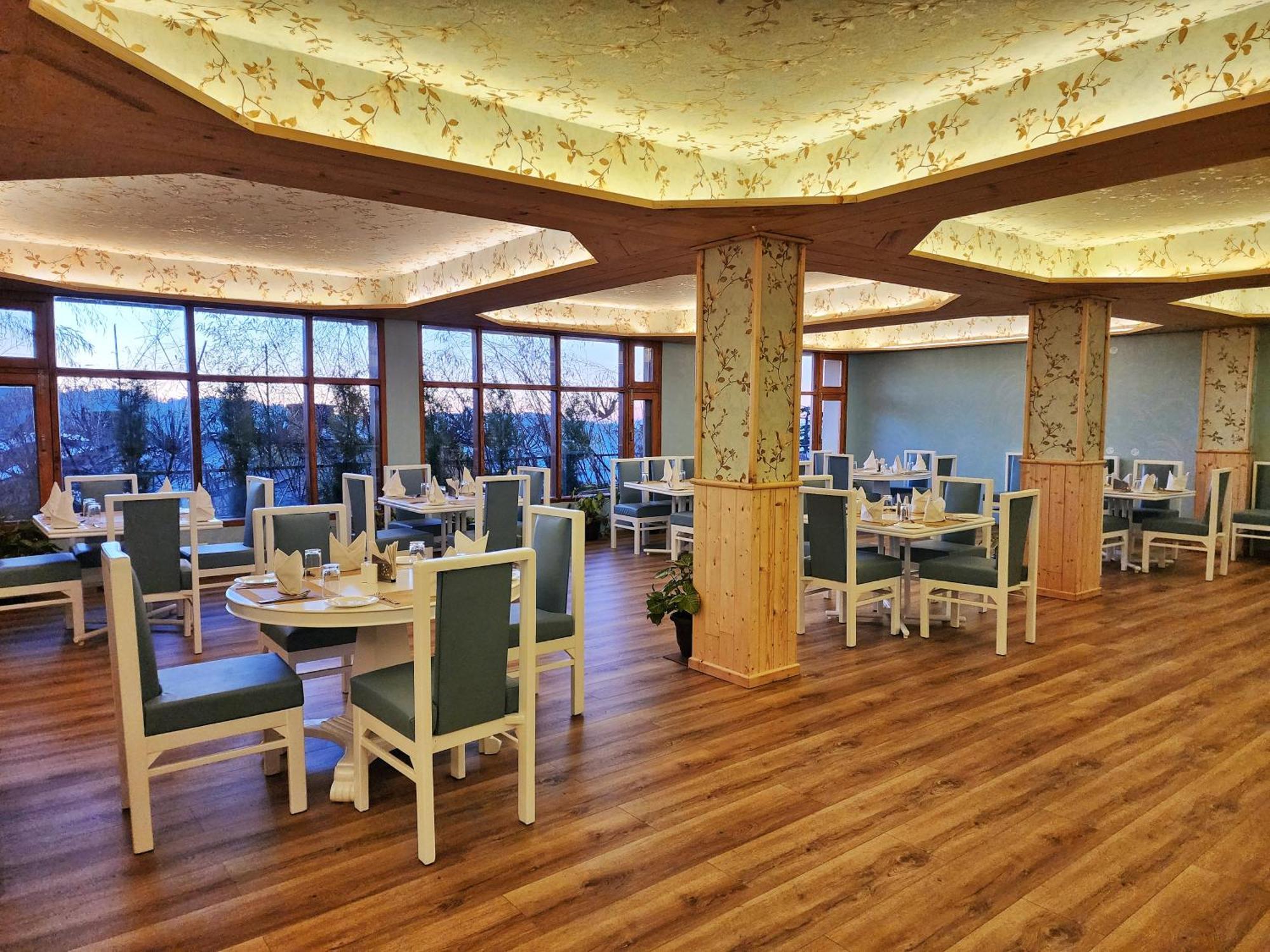 Hotel Pineview Shimla Exteriör bild