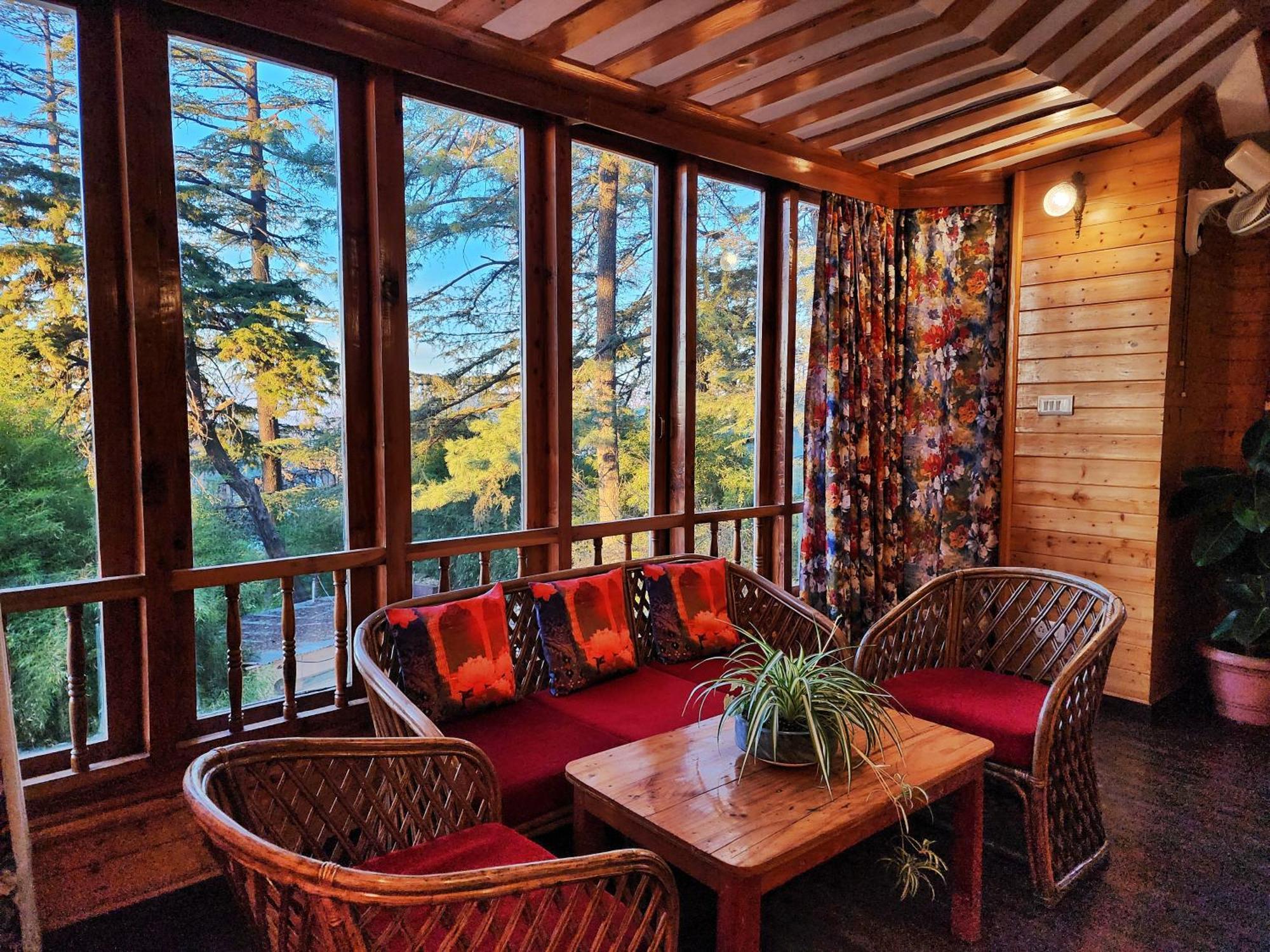 Hotel Pineview Shimla Exteriör bild