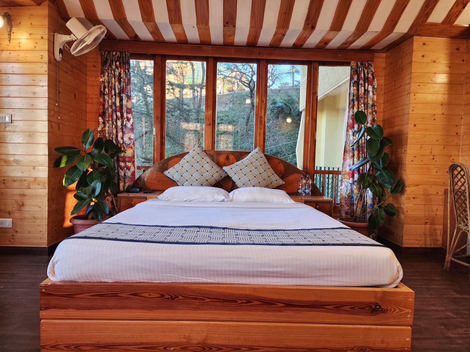 Hotel Pineview Shimla Exteriör bild