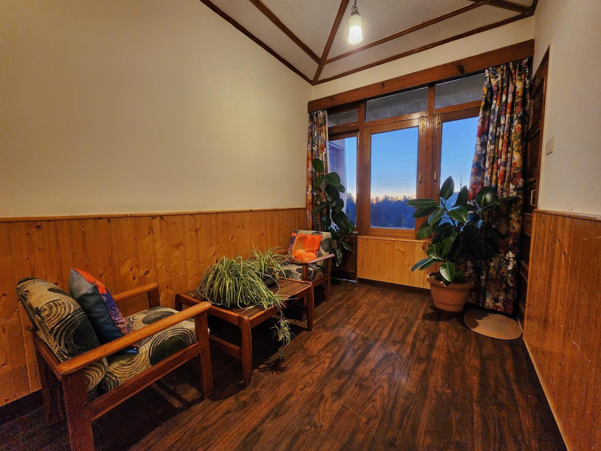 Hotel Pineview Shimla Exteriör bild
