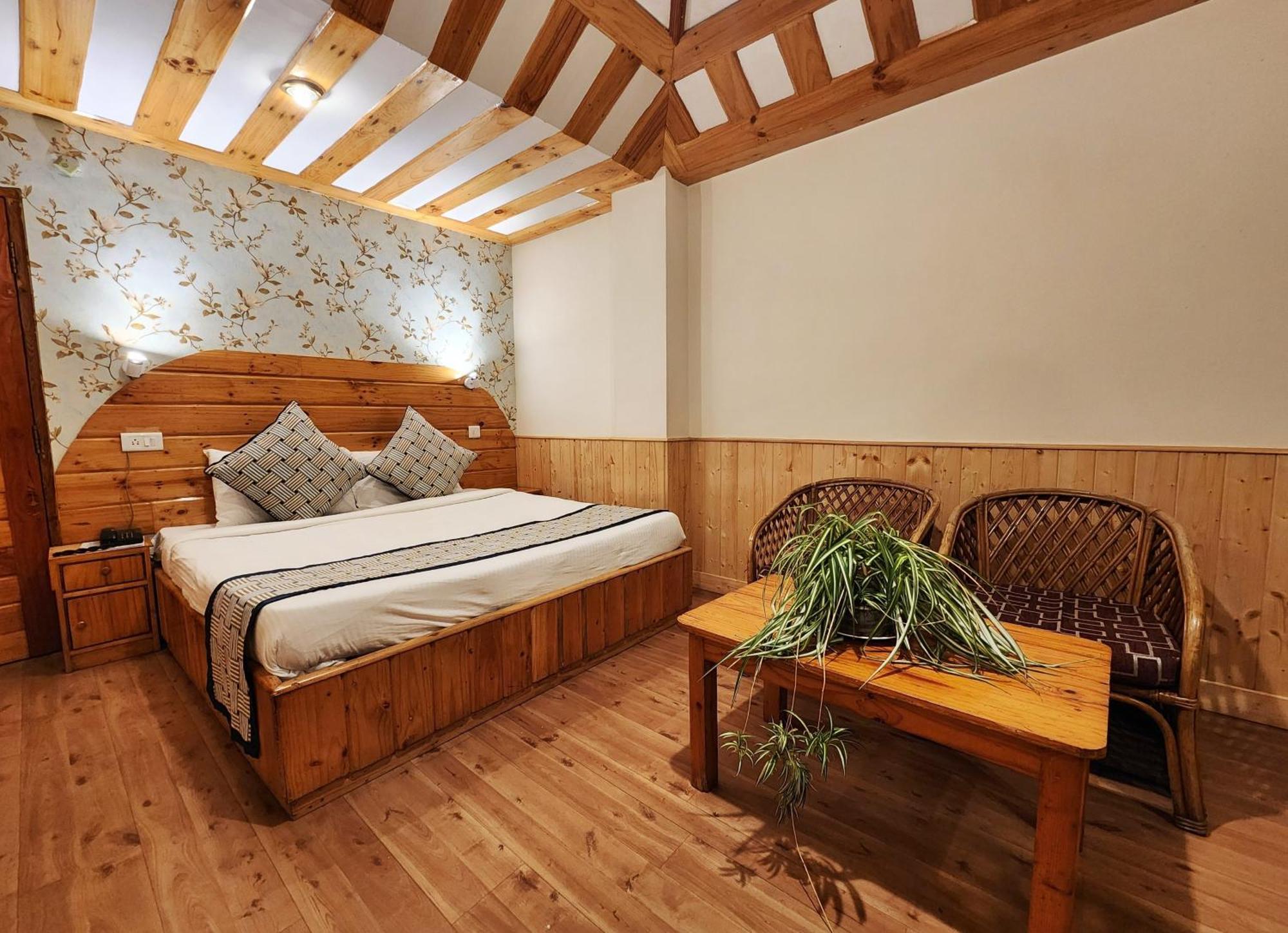 Hotel Pineview Shimla Exteriör bild