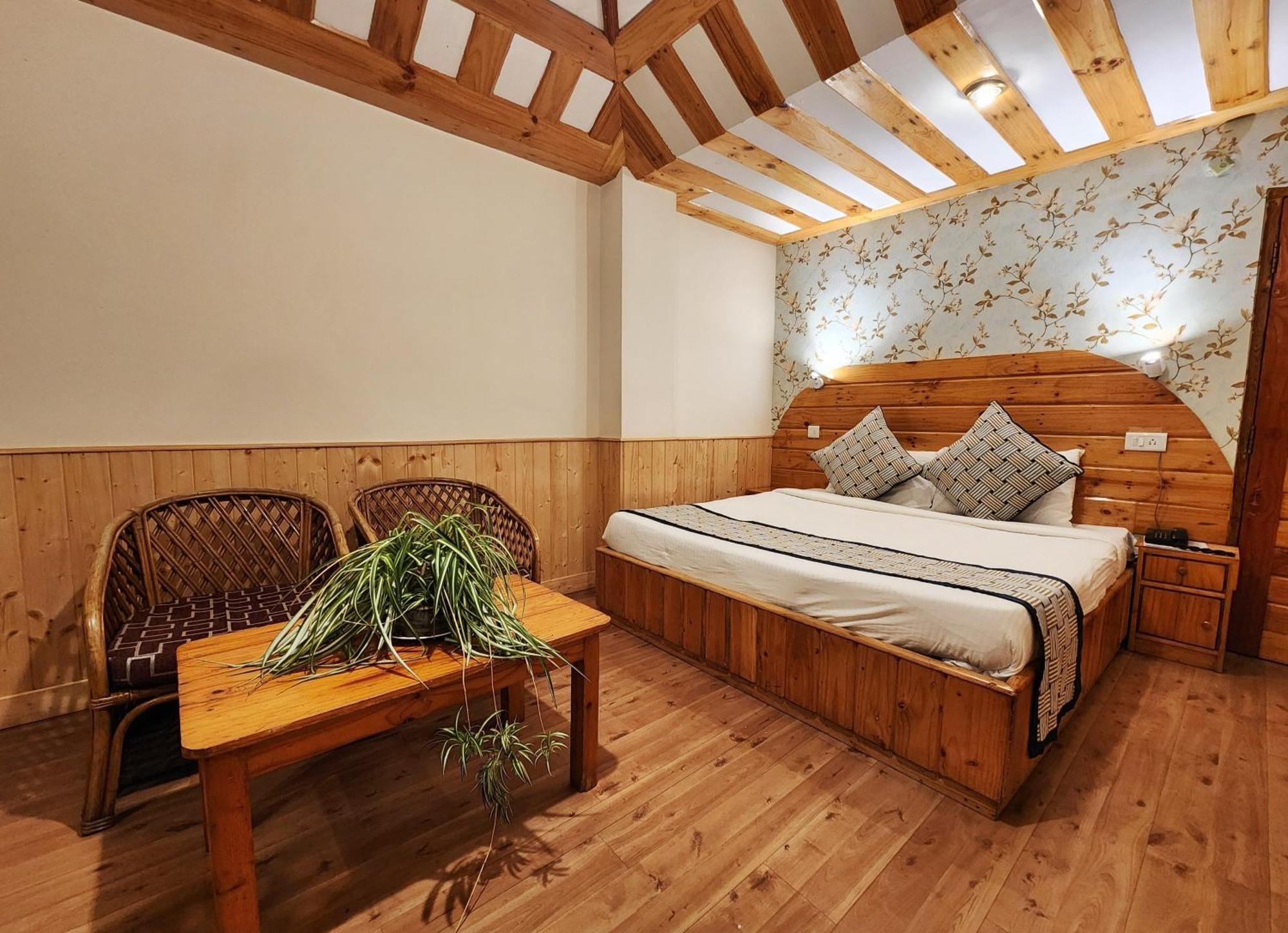 Hotel Pineview Shimla Exteriör bild