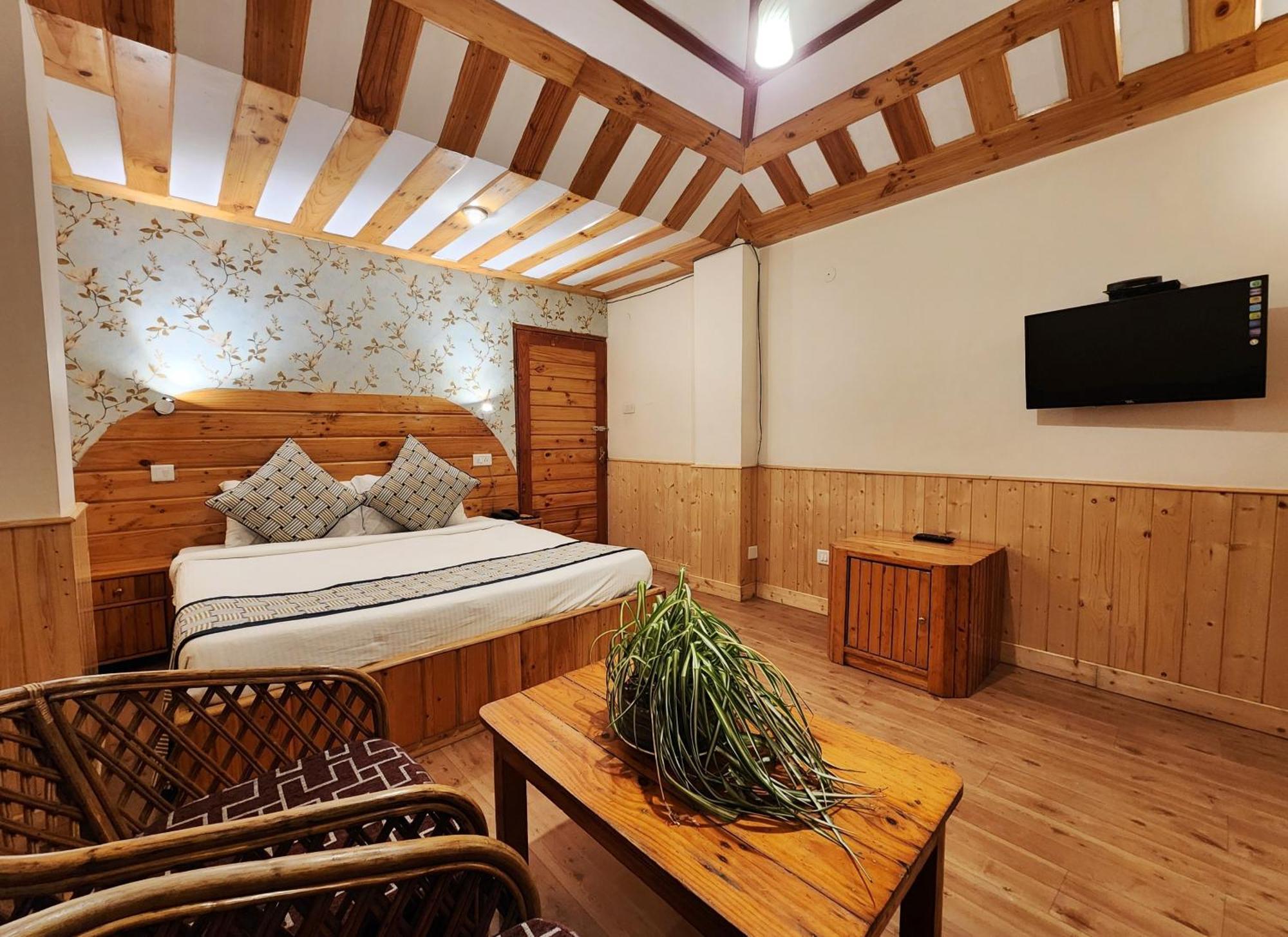 Hotel Pineview Shimla Exteriör bild